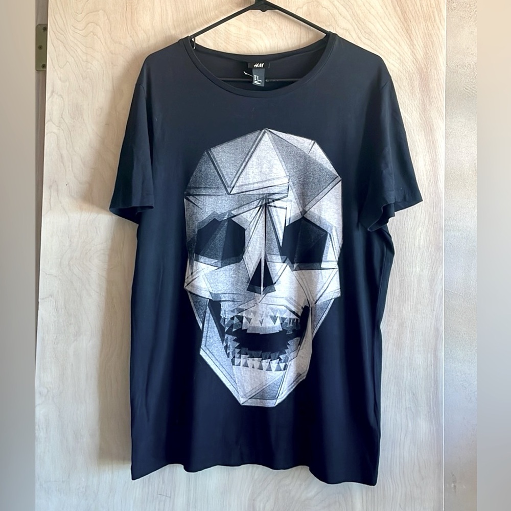 H&M T- Shirt Black Short Sleeve Skull Graphic Men’s NWOT Sz:M